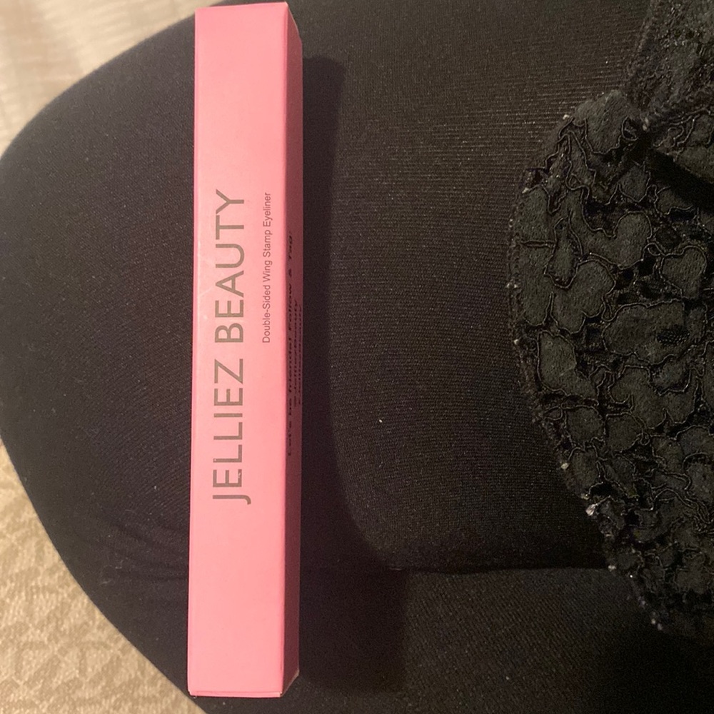 Jelliez beauty wing stamp eyeliner